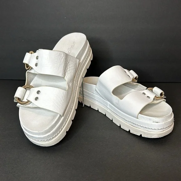 J/Slides BAHA white leather sandal size 9 - Picture 2 of 8